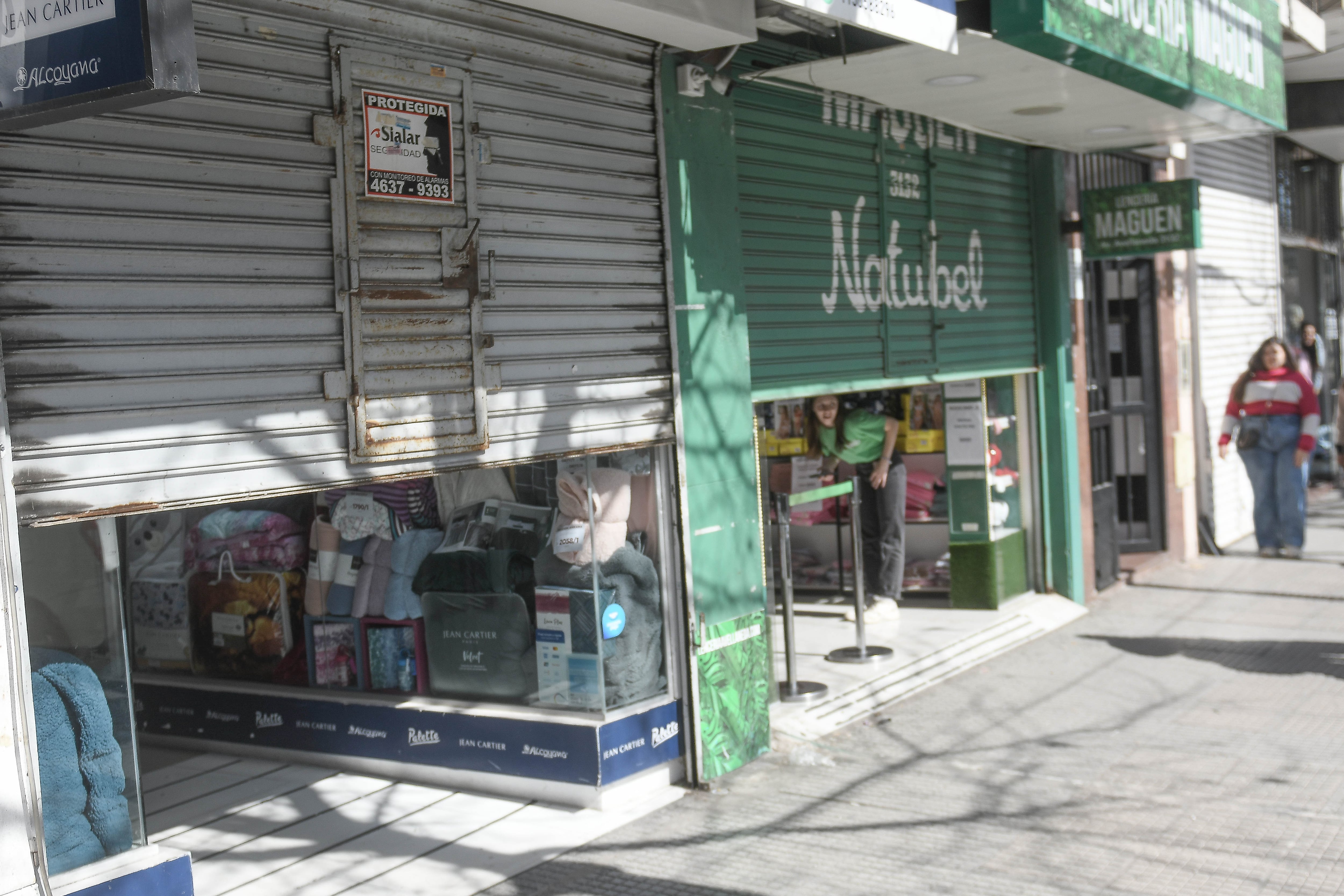 Zona comercial de Flores. Temor a saqueos en locales. Foto Federico Lopez Claro