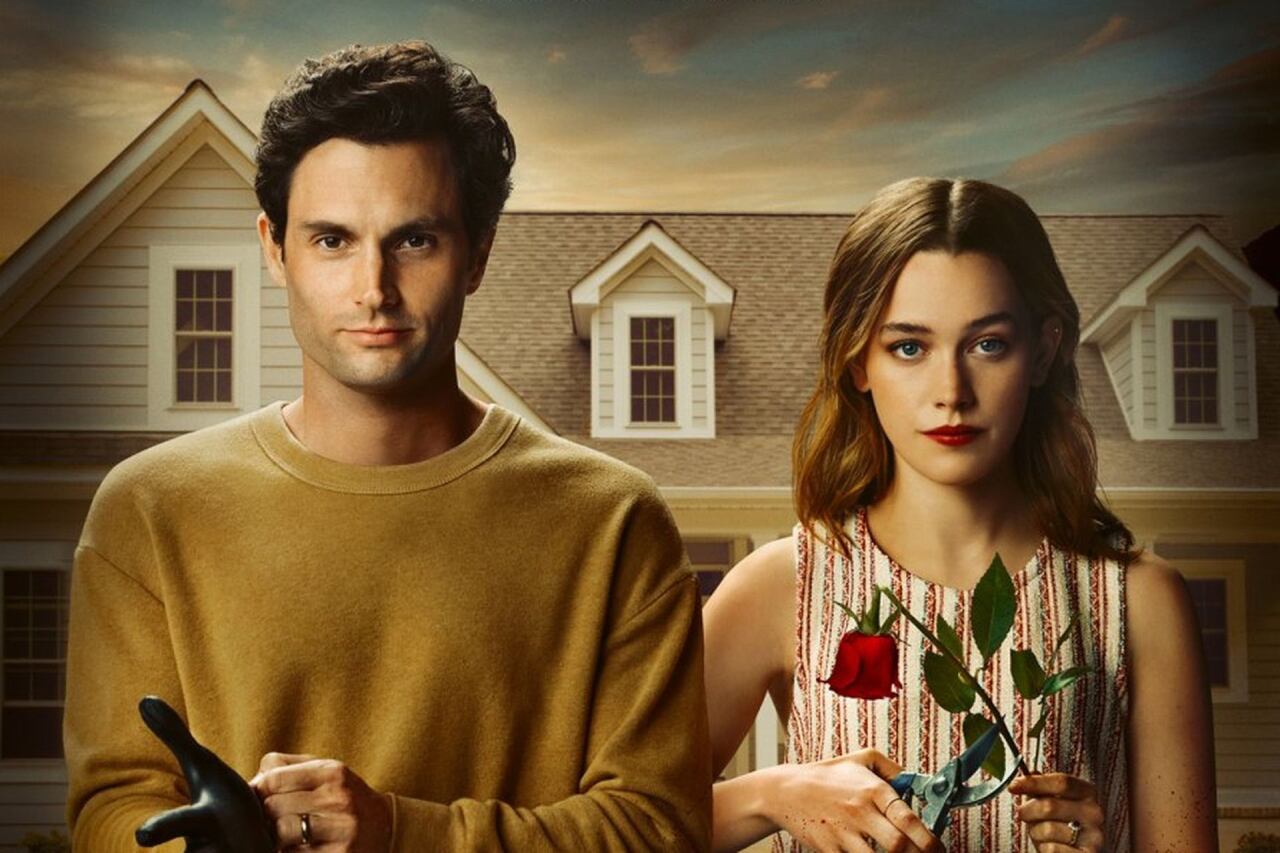 Victoria Pedretti y Penn Badgley en "You"