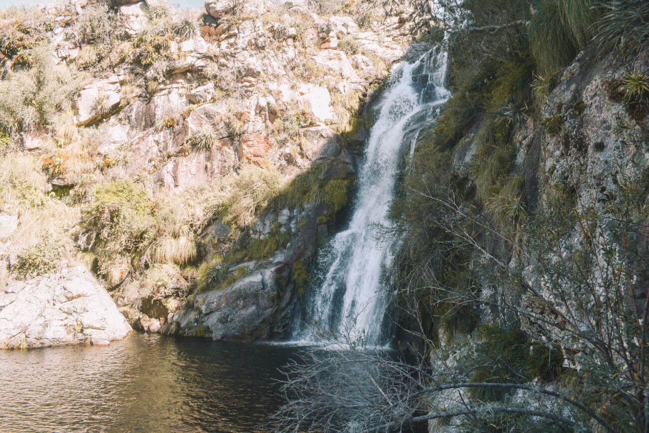 El Maitén. Es un salto del arroyo Paso de la Esquina.