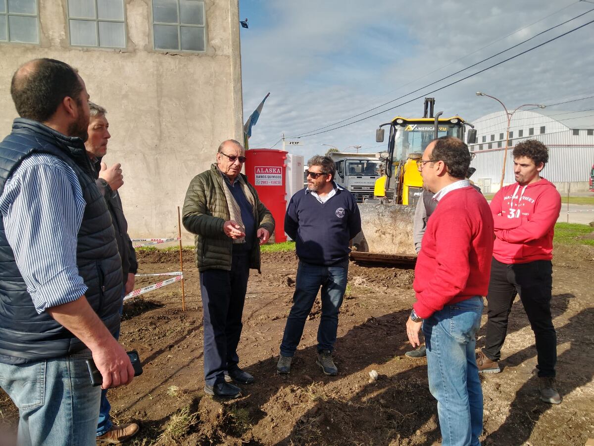 Sánchez recorrió la obra del Polo Tecnológico Metalúrgico del Parque Industrial de Tres Arroyos
