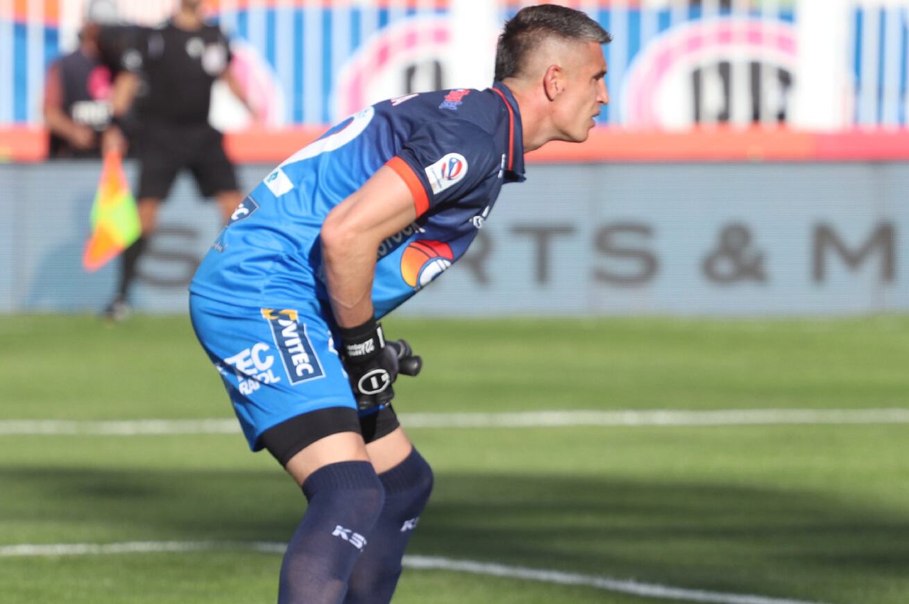 Leandro Requena, arquero cordobés, y un gol para la historia en Chile. (Prensa Cobresal).