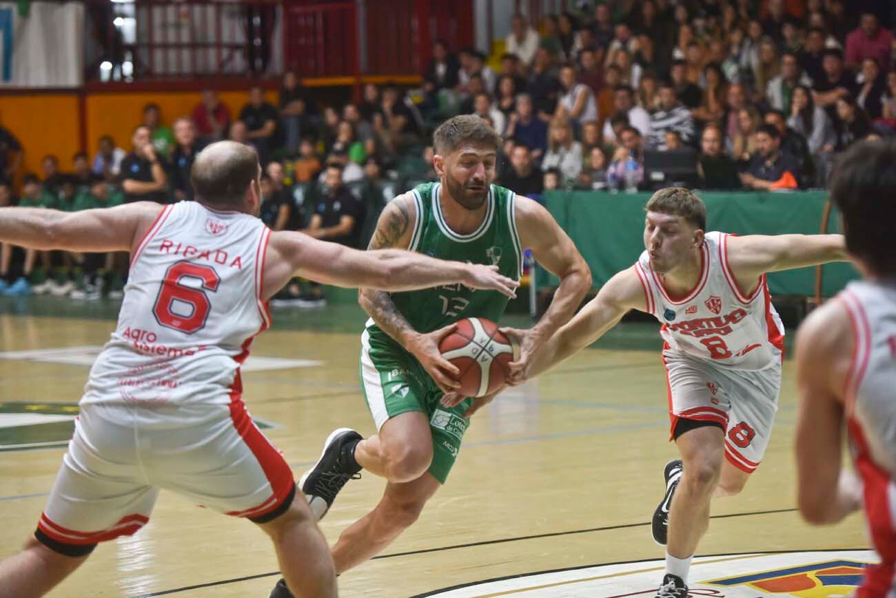 Atenas debuta ante Sportivo Suardi en el Cerutti (Facundo Luque / La Voz)