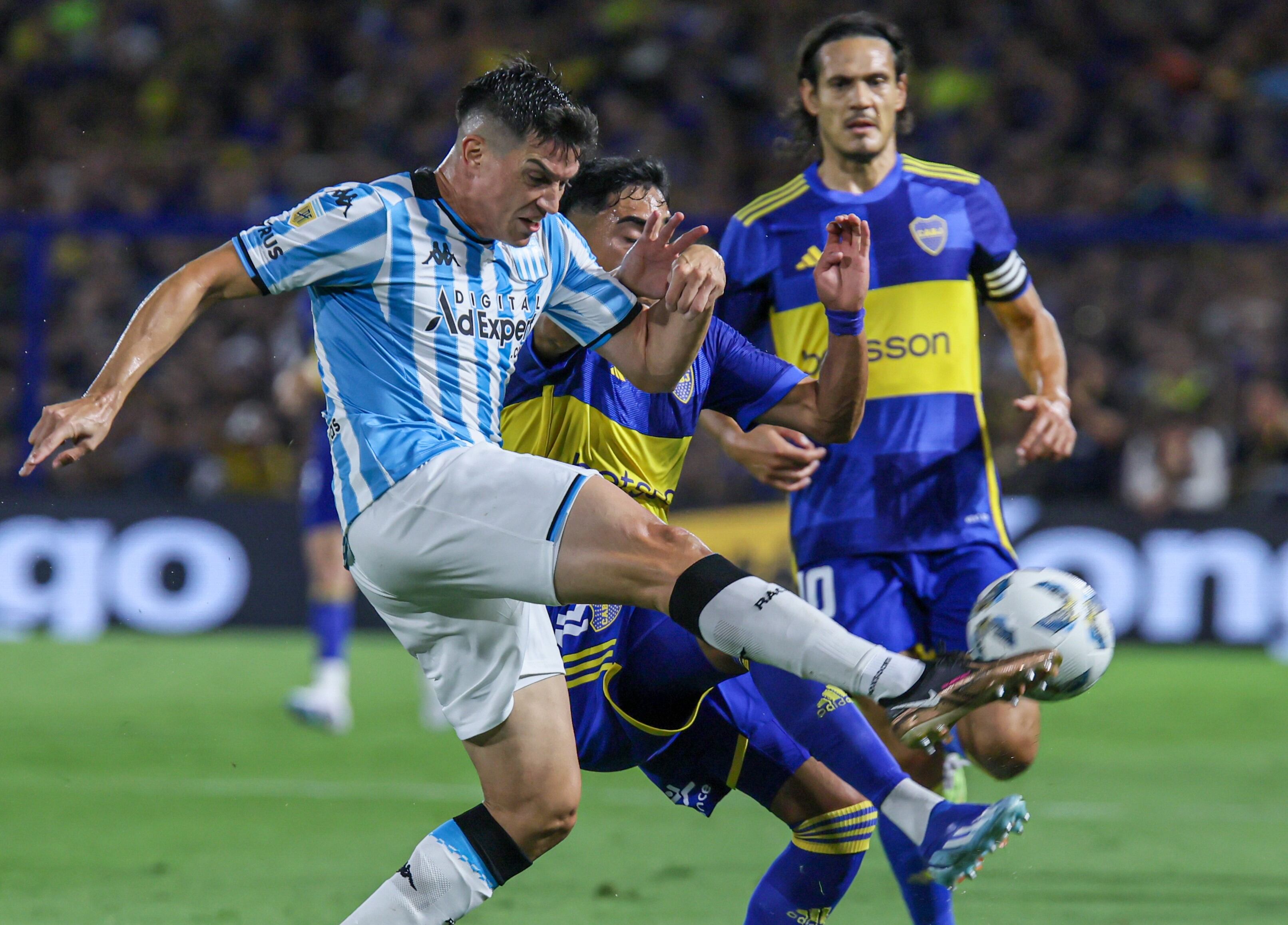 Boca y Racing se miden en la Bombonera por la fecha 10 de la Copa de la Liga Profesional. (Fotobaires)