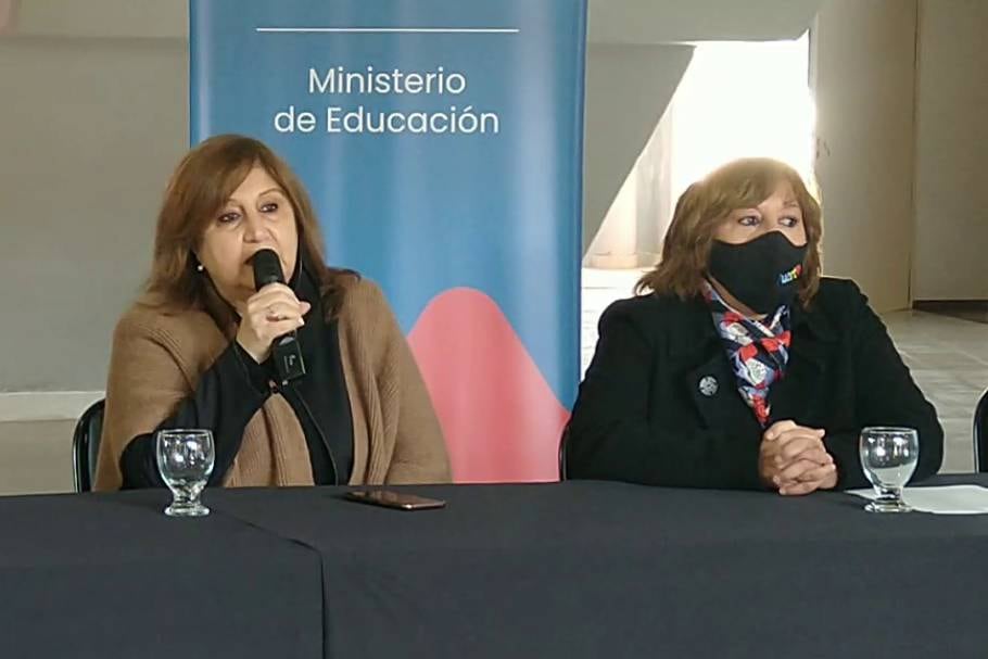 La ministra de Educación Adriana Cantero y la secretaria de Gestión Territorial, Rosario Cristiani.