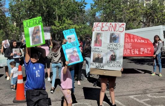 Familiares de Javier Naranjo piden justicia en el Poder Judicial de San Luis tras el crimen en el barrio Solidaridad.