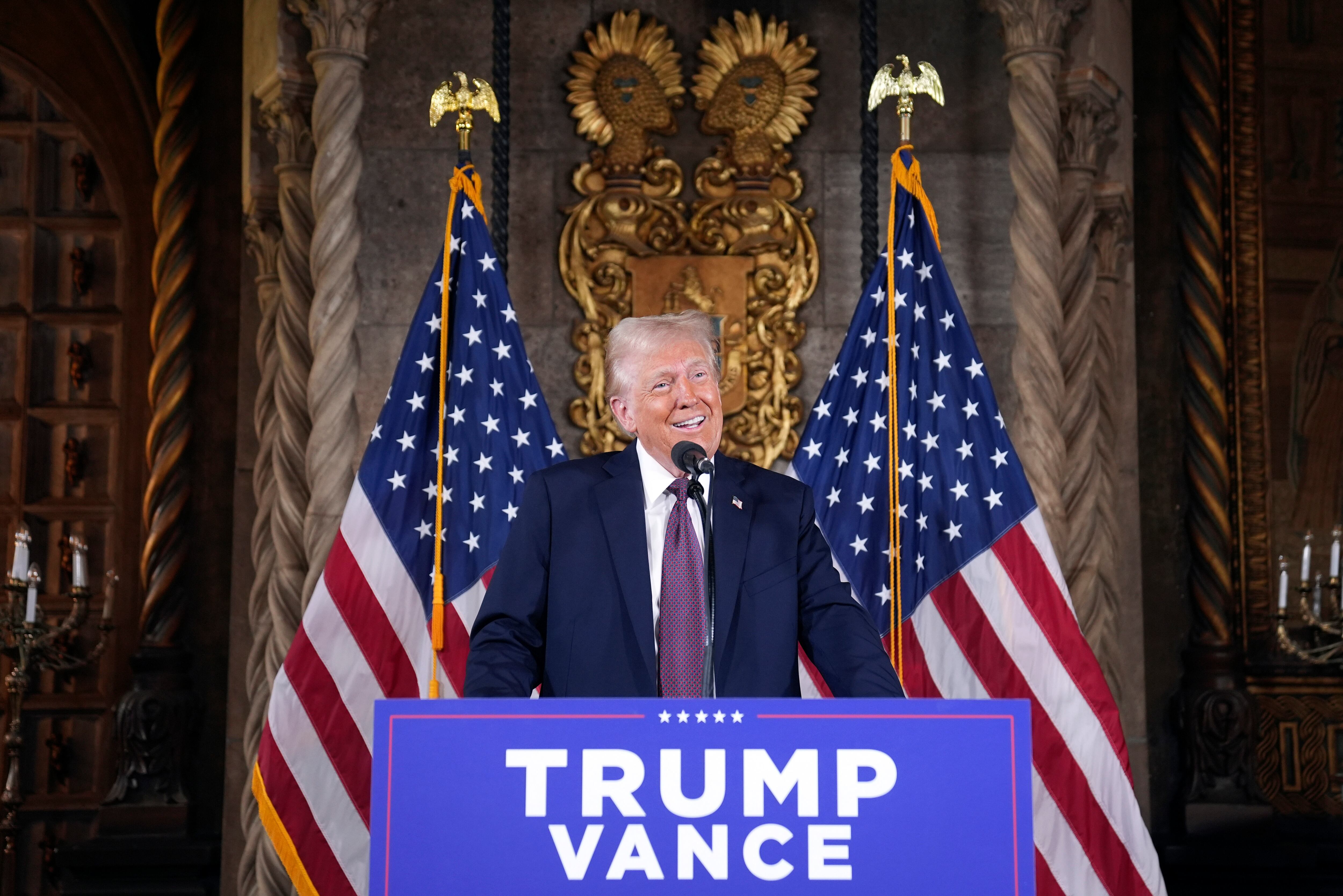 El presidente electo Donald Trump habla durante una conferencia de prensa en su finca de Mar-a-Lago, en Palm Beach, Florida, el martes 7 de enero de 2025. (AP Foto/Evan Vucci)