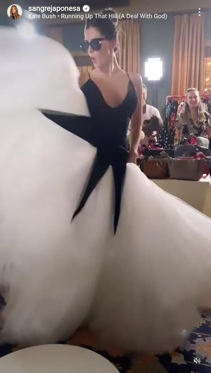 Un gran momento de la China Suárez en el desfile de Carolina Herrera