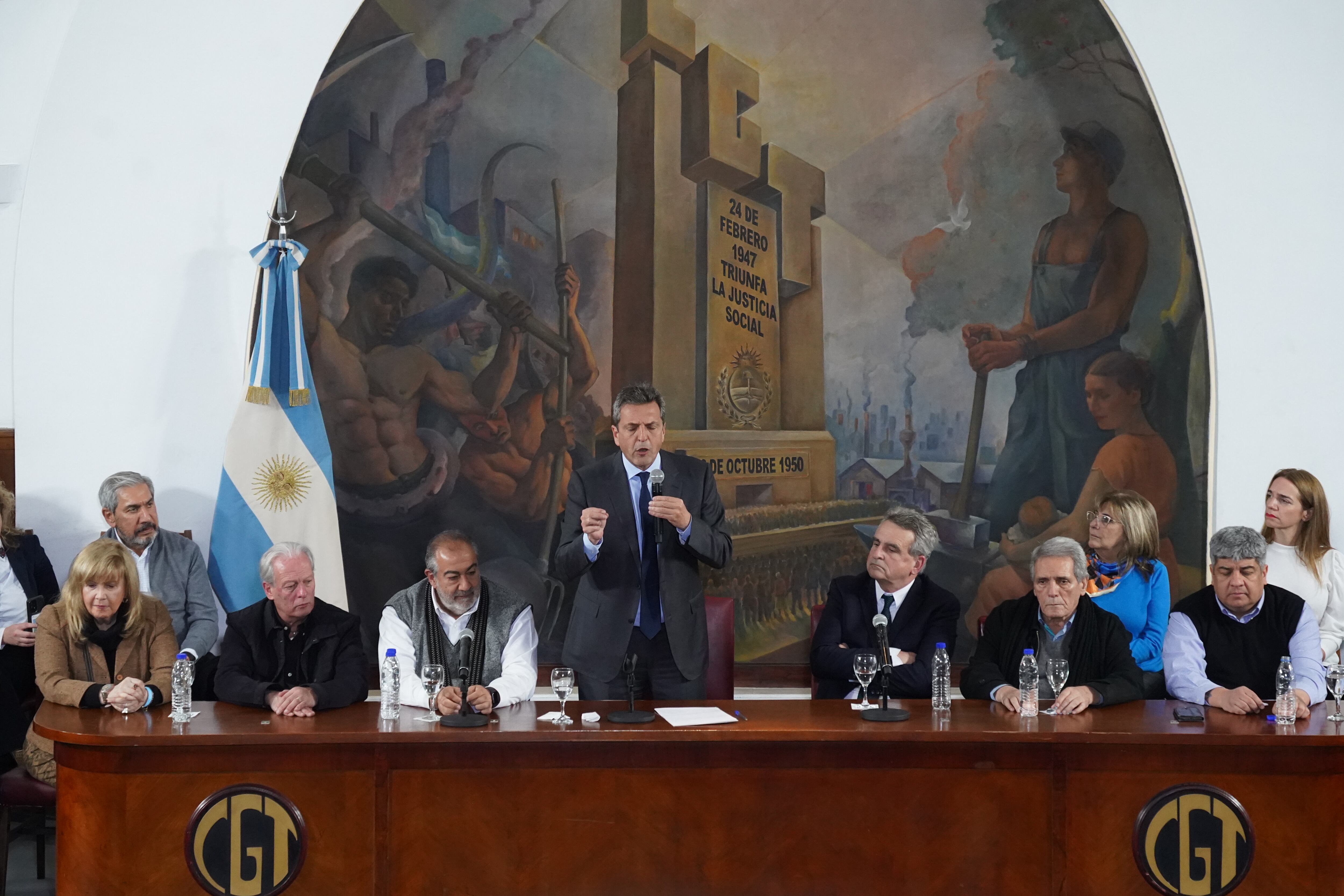 Sergio Massa en la CGT. Foto: Clarín.