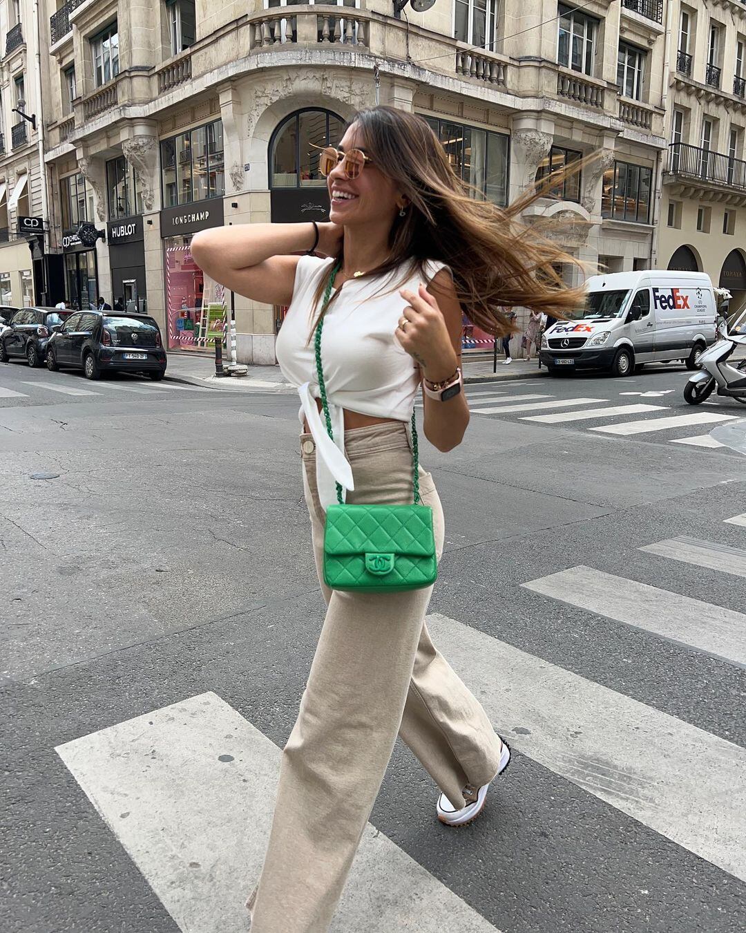 Antonela Roccuzzo marca tendencia en la primavera de París.