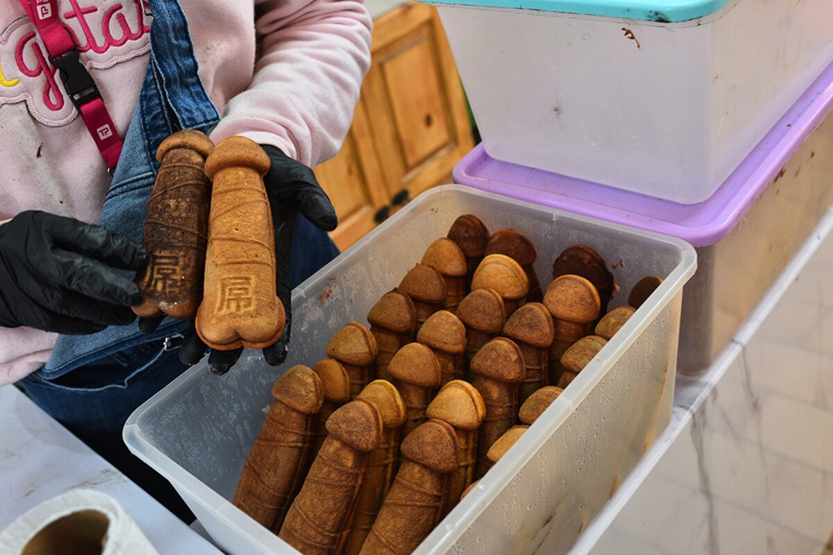 “Ver gotas”: los waffles con forma de pene, furor en Córdoba