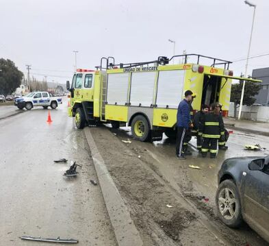 Chocó un camión de Bomberos que iban a asistir a un auto en Comodoro Rivadavia.