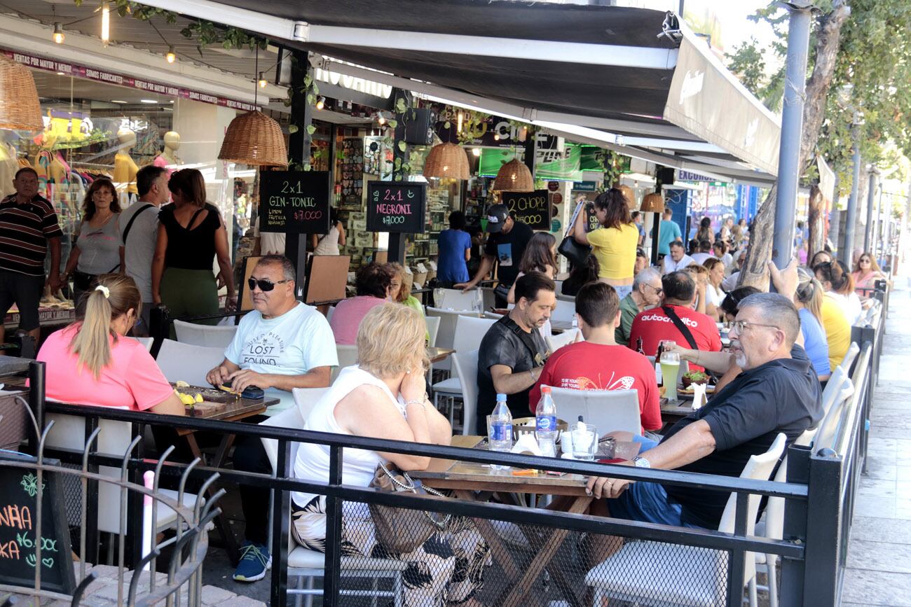 El fin de semana extralargo por Semana Santa comenzó de la mejor manera para varias ciudades y provincias turísticas de todo el país por el alto porcentaje de ocupación hotelera.  (La Voz)