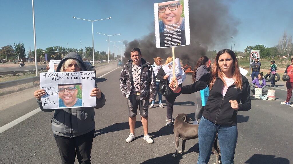 Jorge Gatica lleva 2 meses desaparecido y familiares cortaron el tránsito en el Acceso Sur, pidiendo justicia.