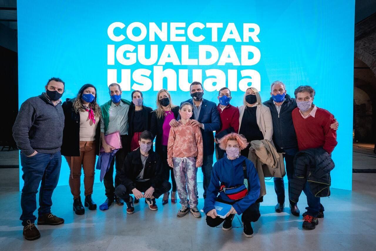 Luego del lanzamiento del plan Conectar Igualdad Ushuaia, efectuado en la Casa Rosada, se confirmó la entrega de 625 netbooks a las Escuelas  Experimentales.