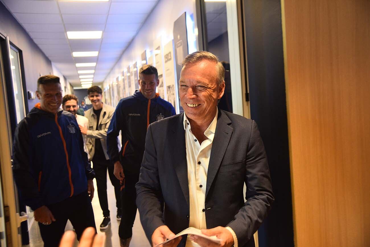 Andrés Fassi en la presentación del nuevo técnico del club Atlético Talleres, Walter Ribonetto . (Pedro Castillo / La Voz)