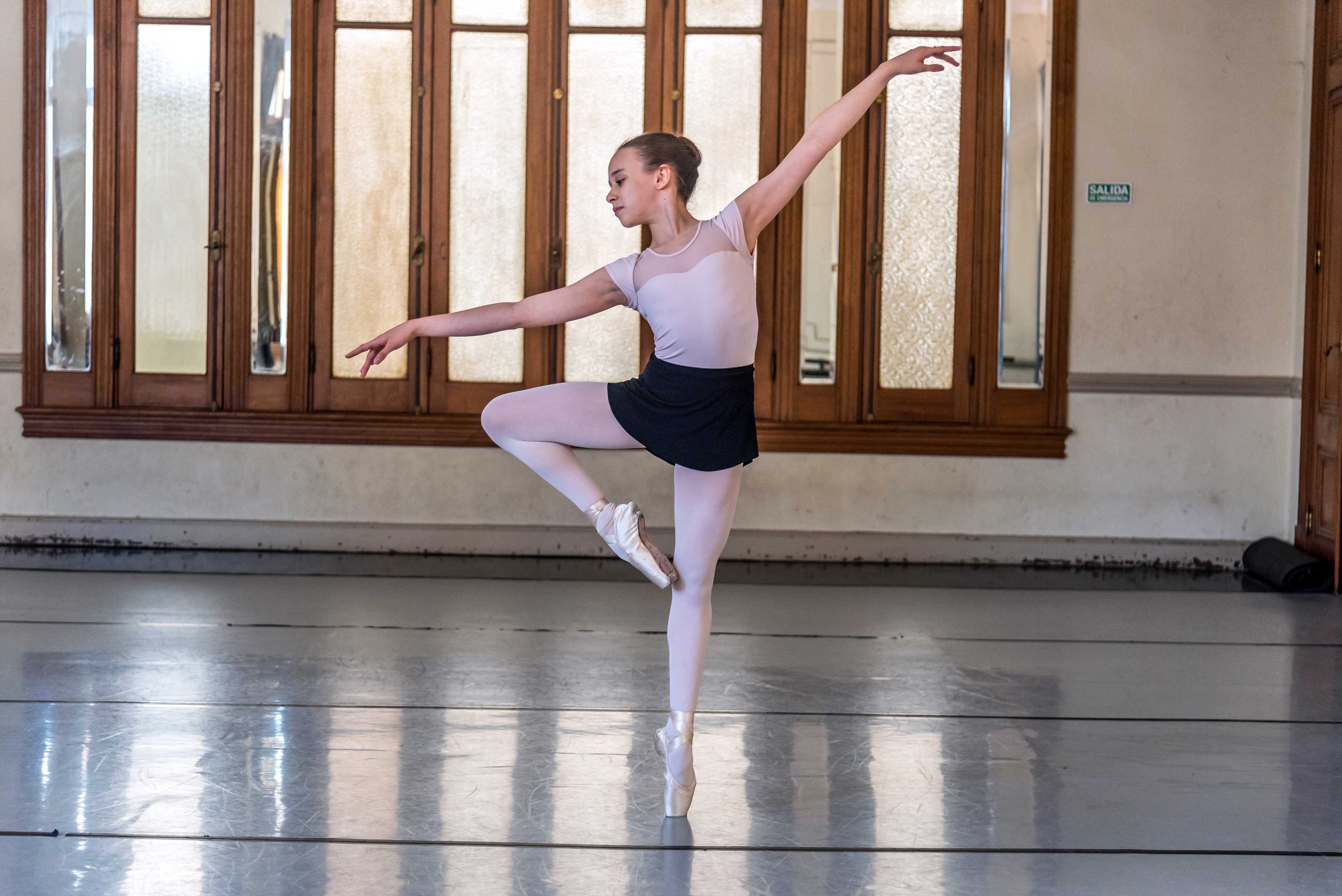 Dos alumnas de la escuela de arte de Rosario Koi Ballet quedaron finalistas del concurso Youth America Grand Prix (Yagp) (Municipalidad de Rosario)