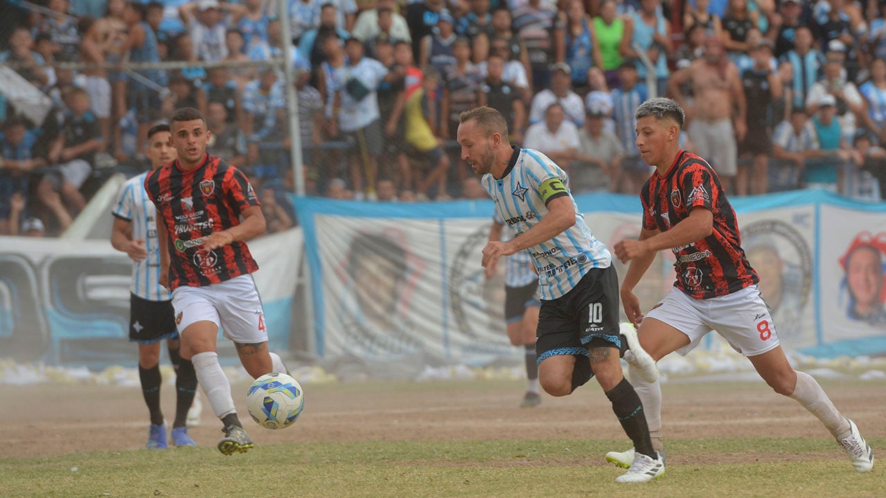 10 de Diciembre 2023  Argentino vs Fadep

Gran final del Clausura de la Liga Mendocina, Argentino vs FADEP
Foto Cristian Guzzo /  Los Andes