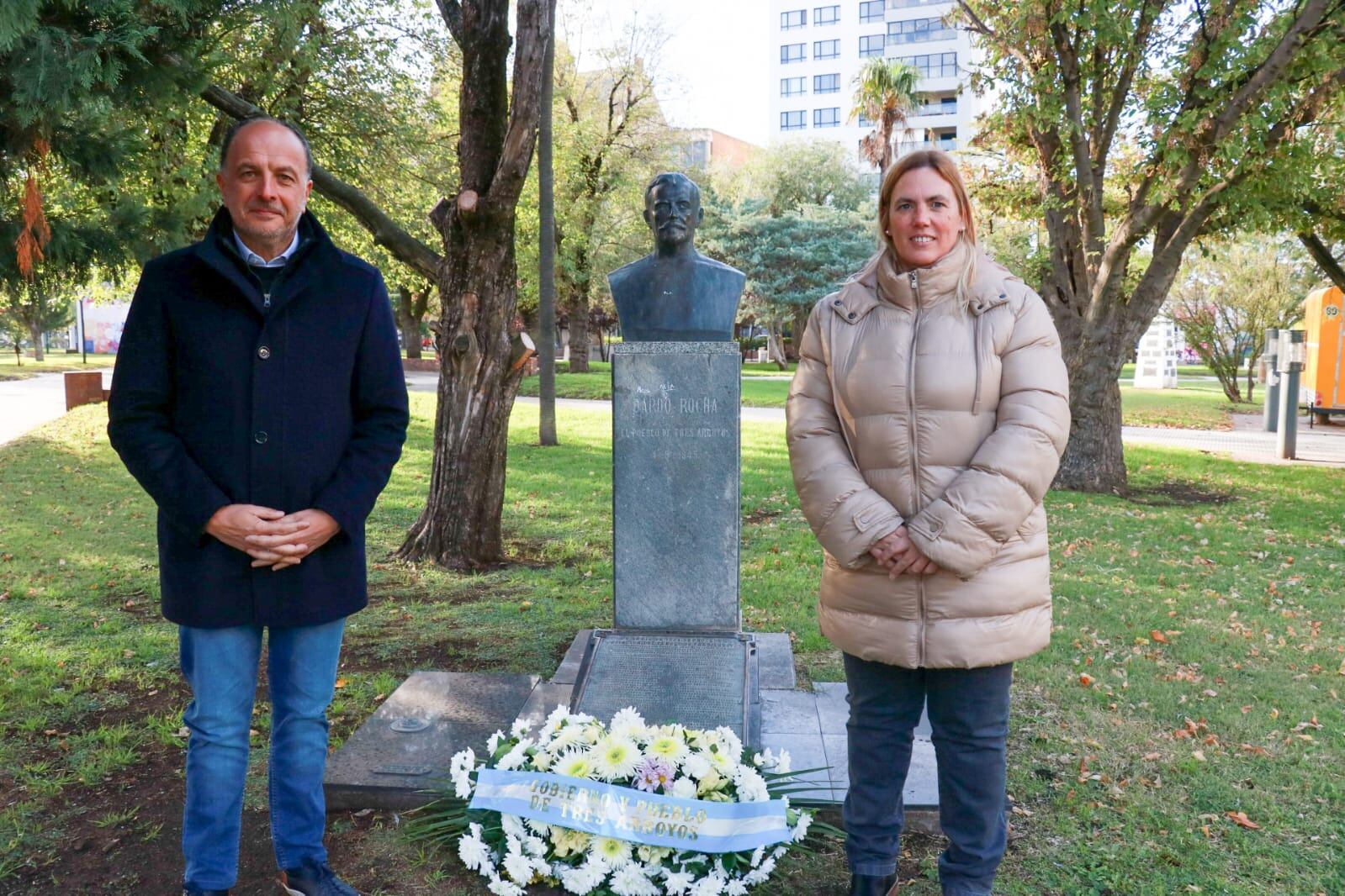 140º aniversario de Tres Arroyos: entrega floral al monumento de Dardo Rocha