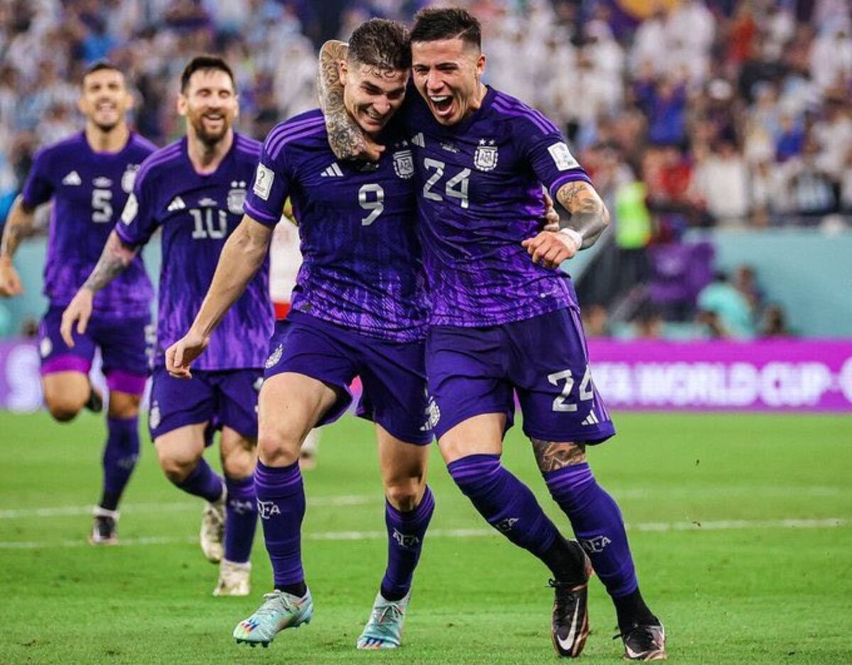 Mundial Qatar 2022: la foto del recuerdo de Julián Álvarez que fue una premonición de su presente