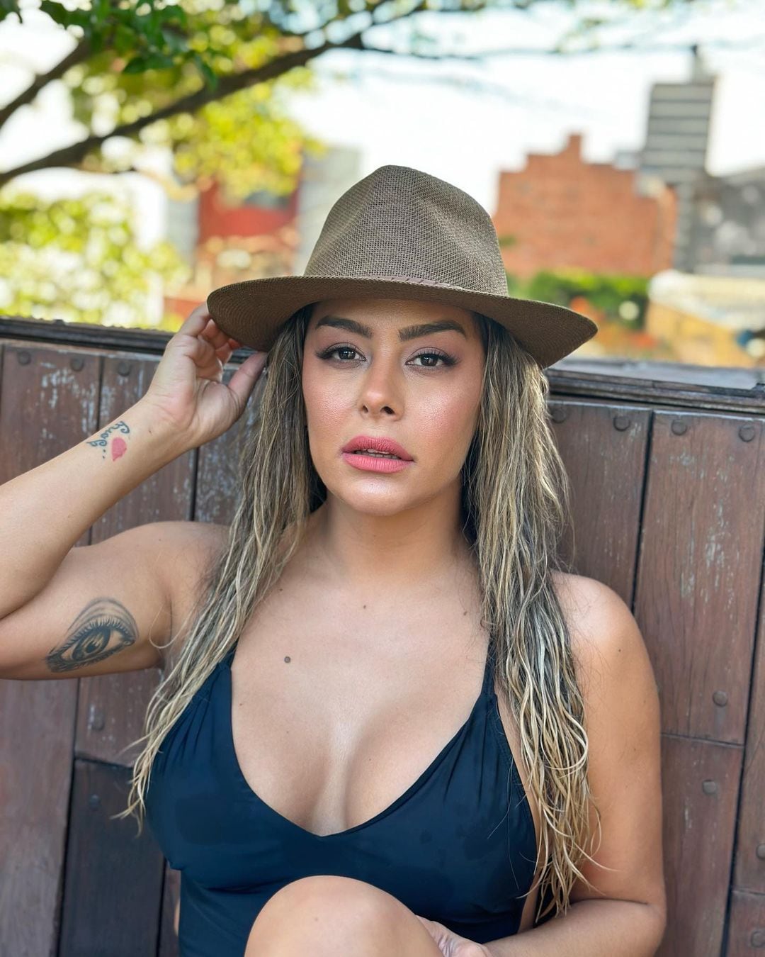 Larissa Riquelme demostró cómo usar enterizas y no perder la sensualidad