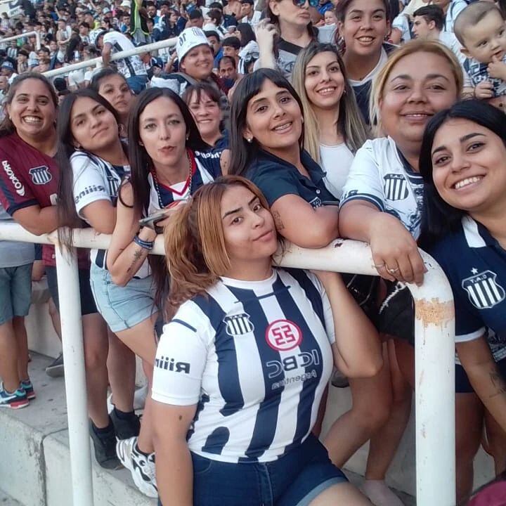 Hinchas de Talleres crearon un grupo para no ir solas a la cancha.