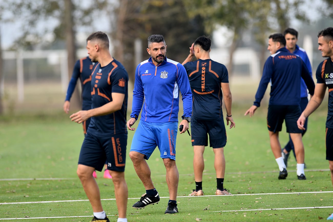 El equipo de Gandolfi entrena y se prepara para recibir a Argentinos el próximo domingo en el Kempes. (Pedro Castillo / La Voz)