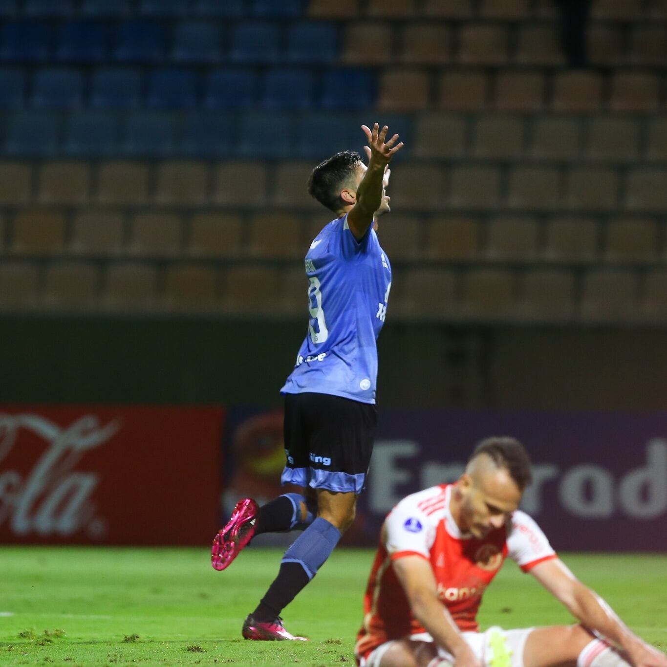 El festejo de Pablo Chavarría, autor de los dos goles de Belgrano en el primer tiempo ante Inter. (Prensa Belgrano)