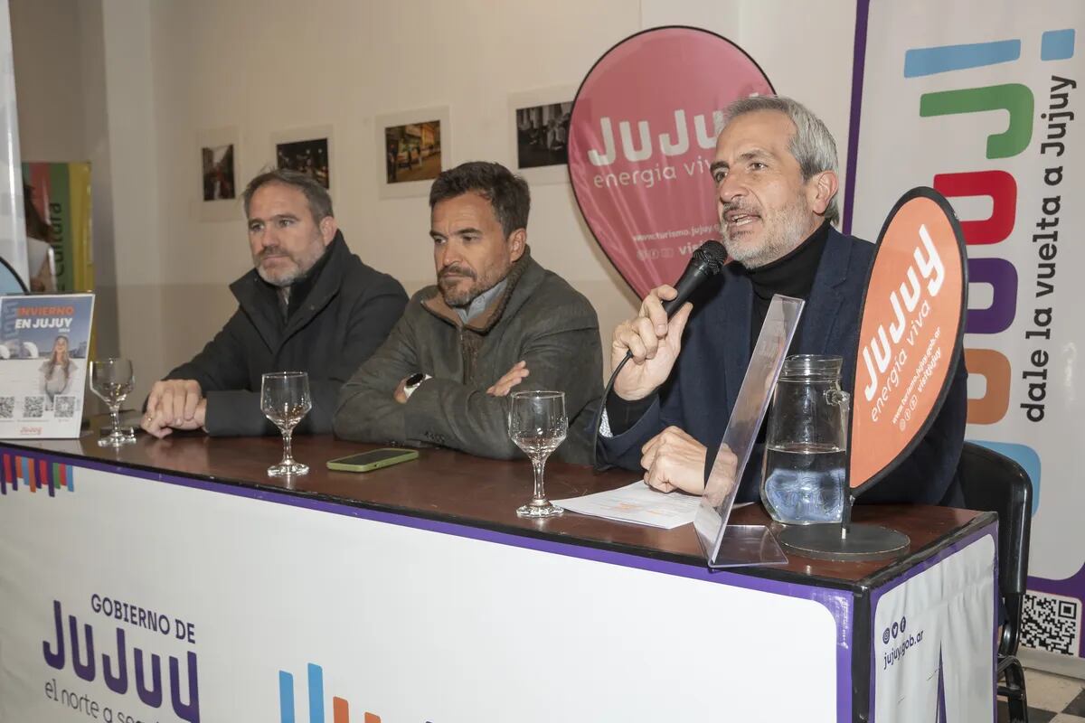 Diego Valdecantos, Federico Posadas y José Rodríguez Bárcena, en la conferencia de prensa de lanzamiento de la Temporada Turística Invernal 2024.