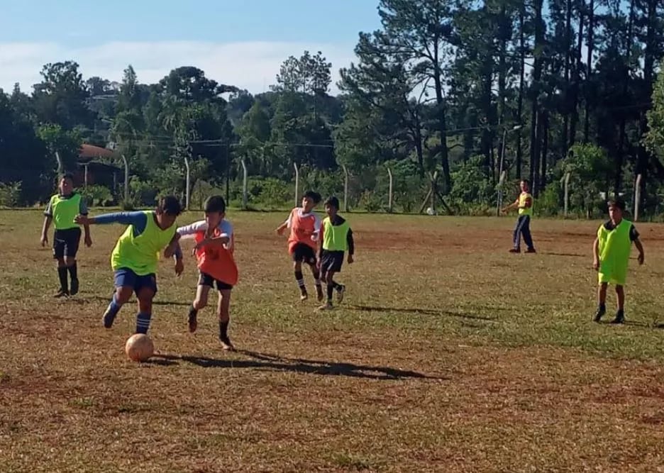 San Pedro: alumnos de escuela de fútbol realizaron pruebas para Crucero del Norte. Gentileza: Carina Martínez