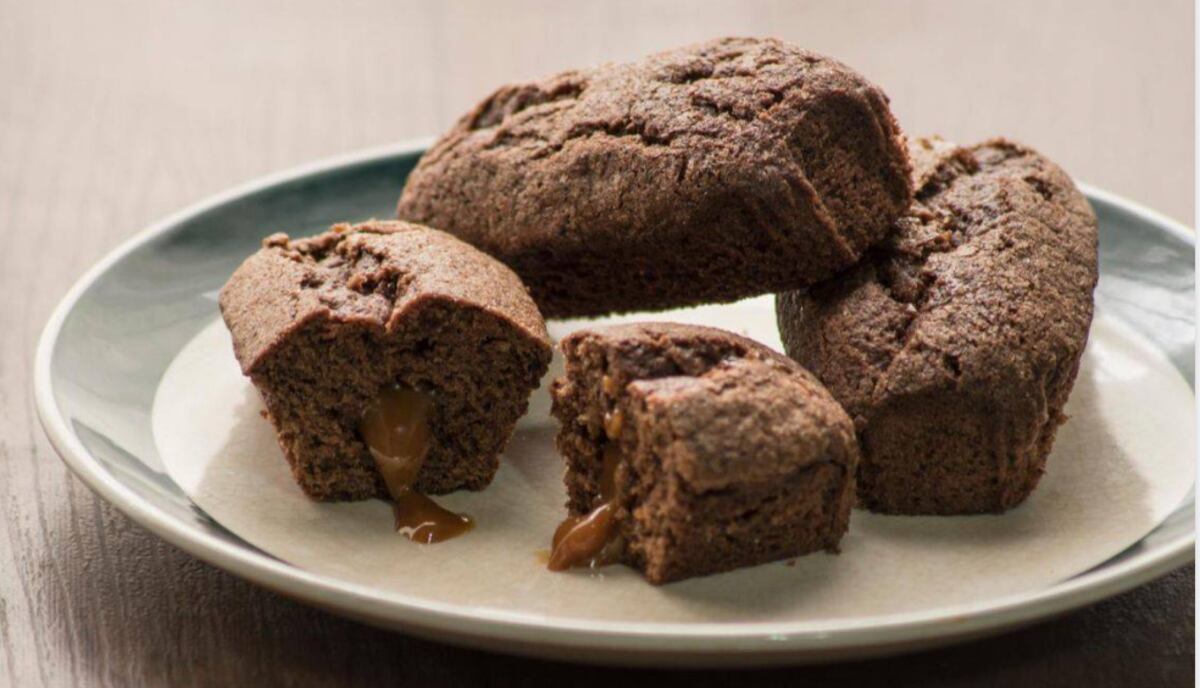 Receta super fácil y rápida: cómo preparar un budín de chocolate y dulce de leche