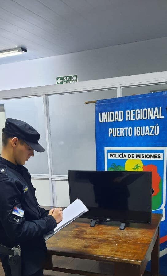 Recuperan un televisor robado en Puerto Esperanza.