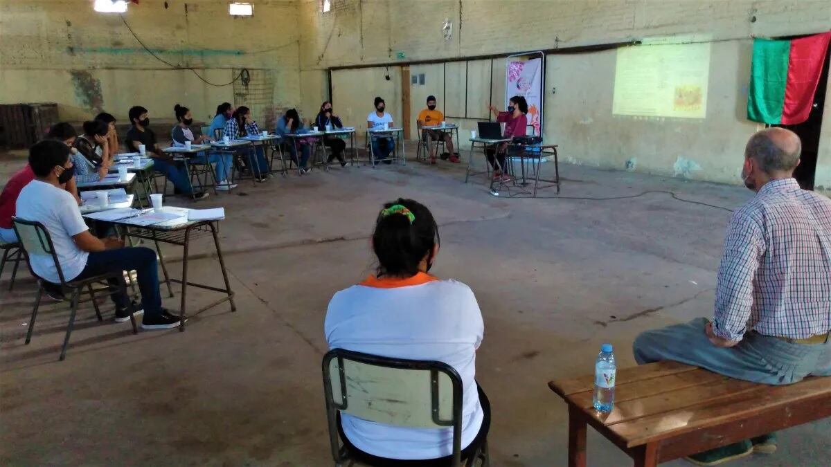 Jóvenes de comunidades aborígenes de El Bananal durante la capacitación.