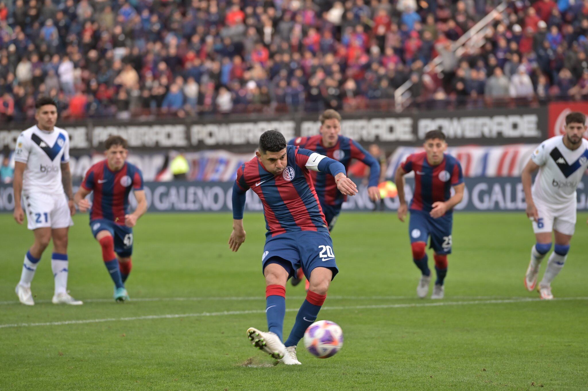 Ortigoza el autor del gol, de penal, para el triunfo sobre el final de San Lorenzo sobre Vélez. (Prensa San Lorenzo)