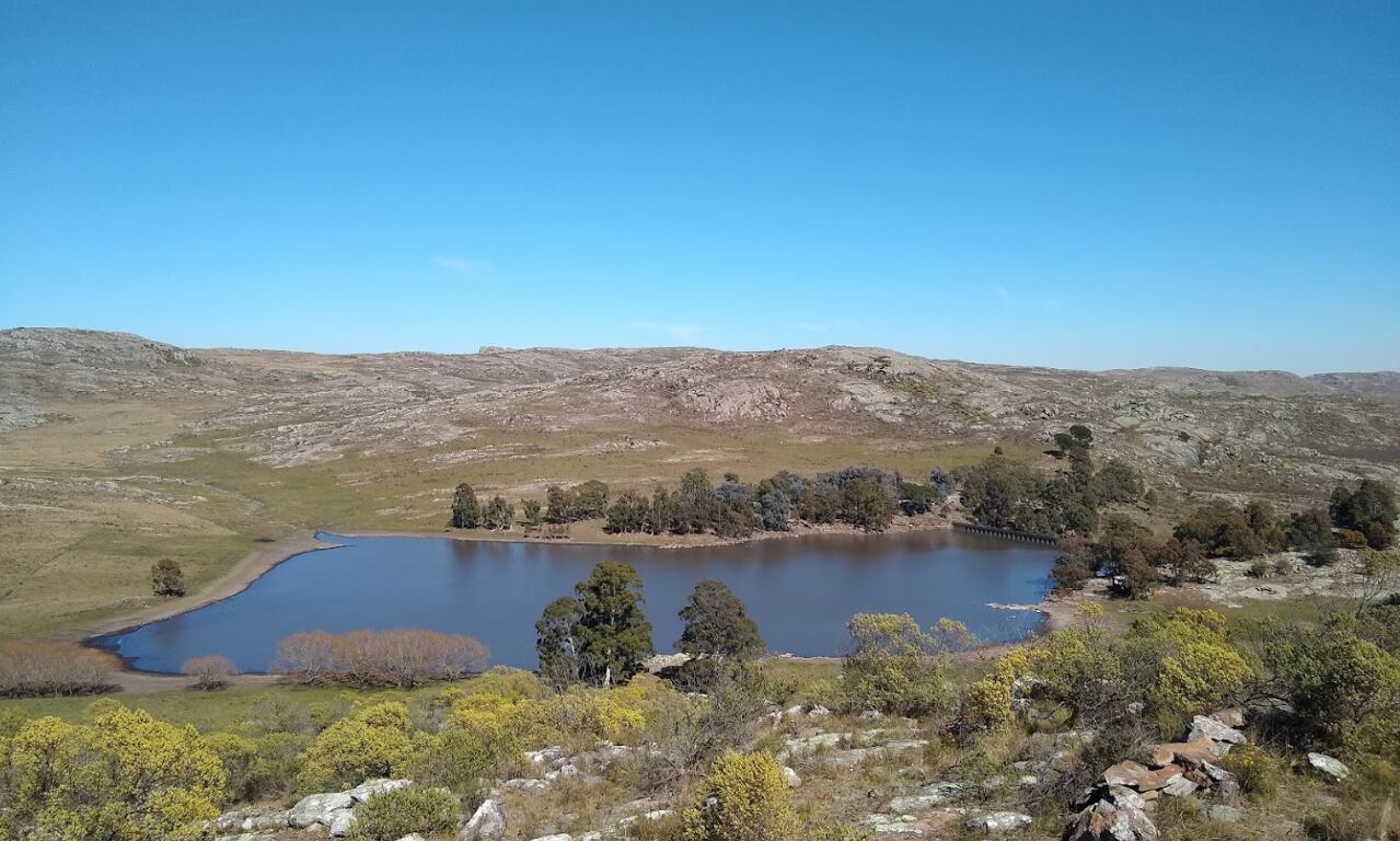 El dique de la Cruz, ubicado entre las sierras azuleñas