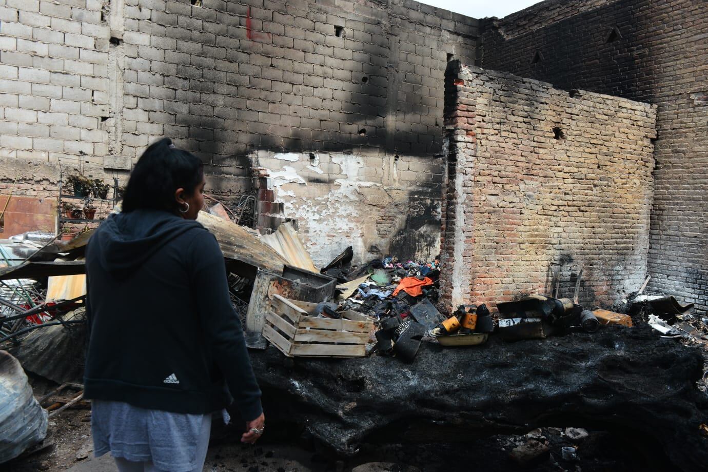 Córdoba. Una familia perdió todo por un incendio en barrio Talleres Oeste  (José Hernández/ LaVoz).