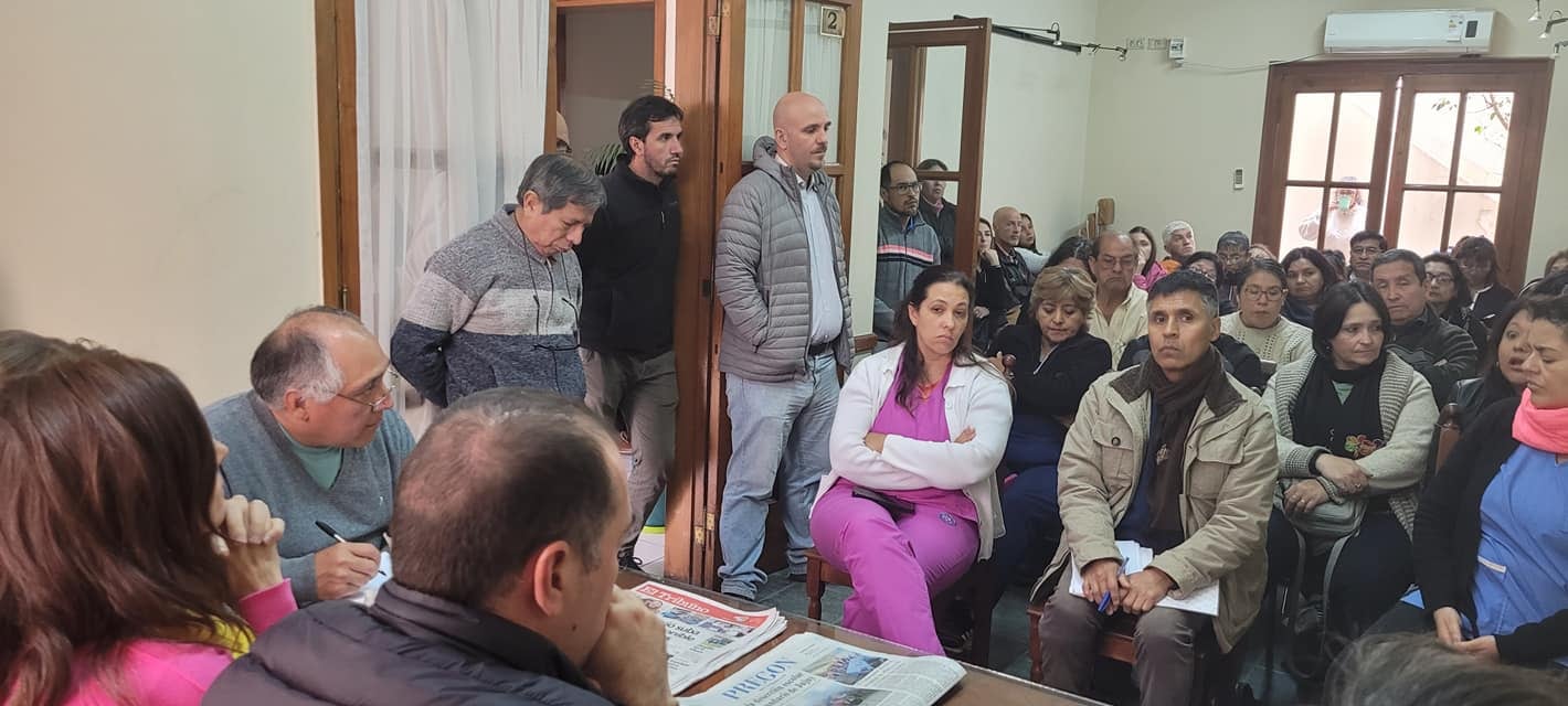 La asamblea de APUAP decidió profundizar las medidas de protesta, en rechazo a la propuesta salarial del Gobierno.