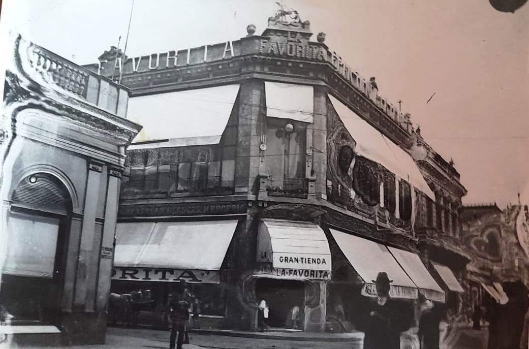 Las versiones de la tienda a lo largo de los años, siempre emplazada en la misma esquina.