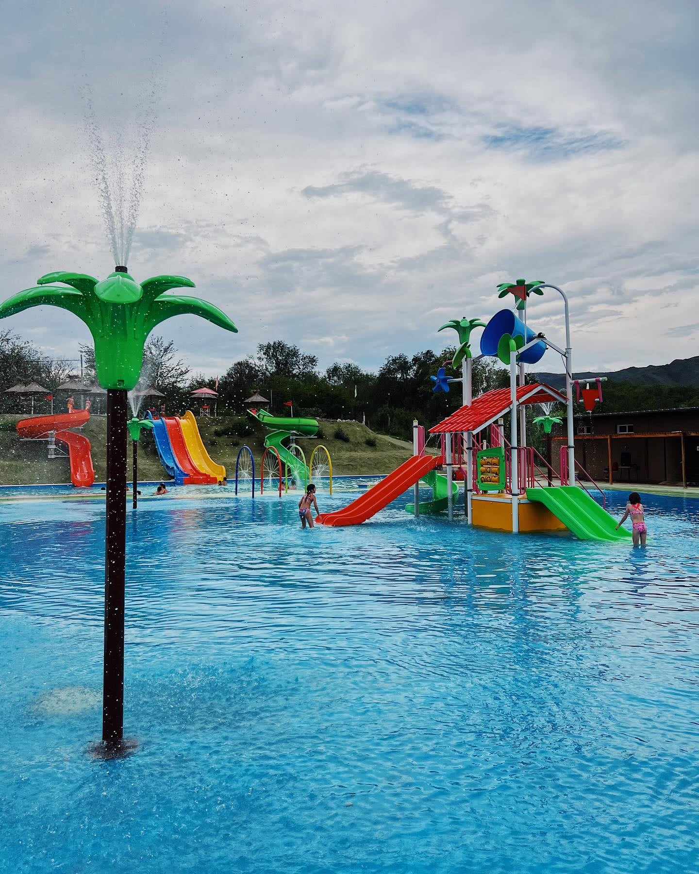 El parque cuenta con muchas atracciones para los más chicos.