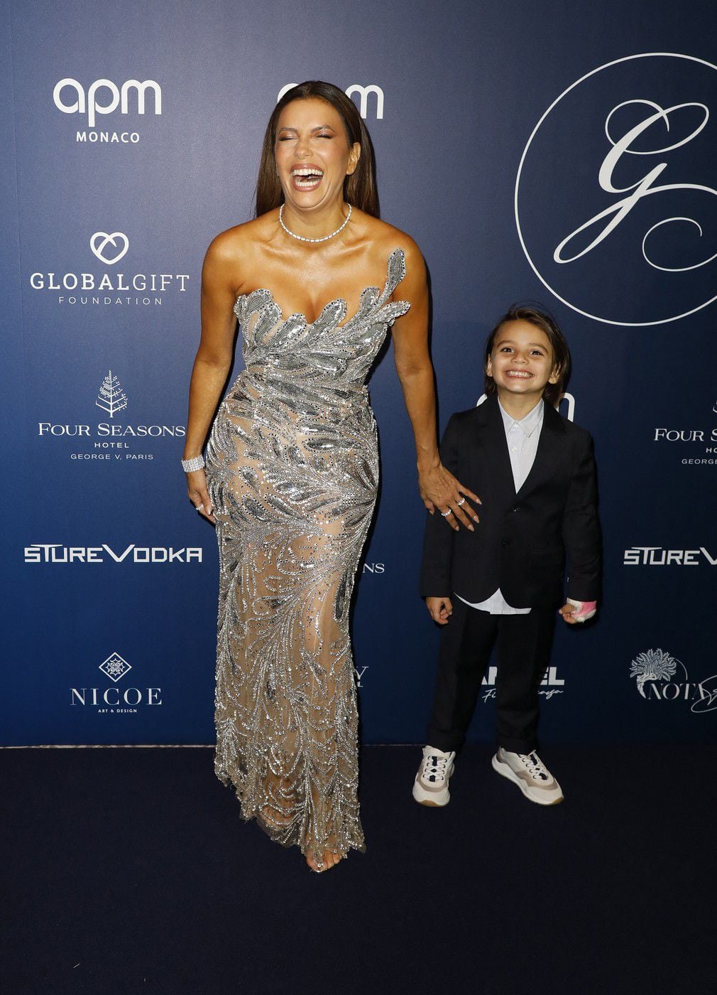 Eva Longoria y su hijo.