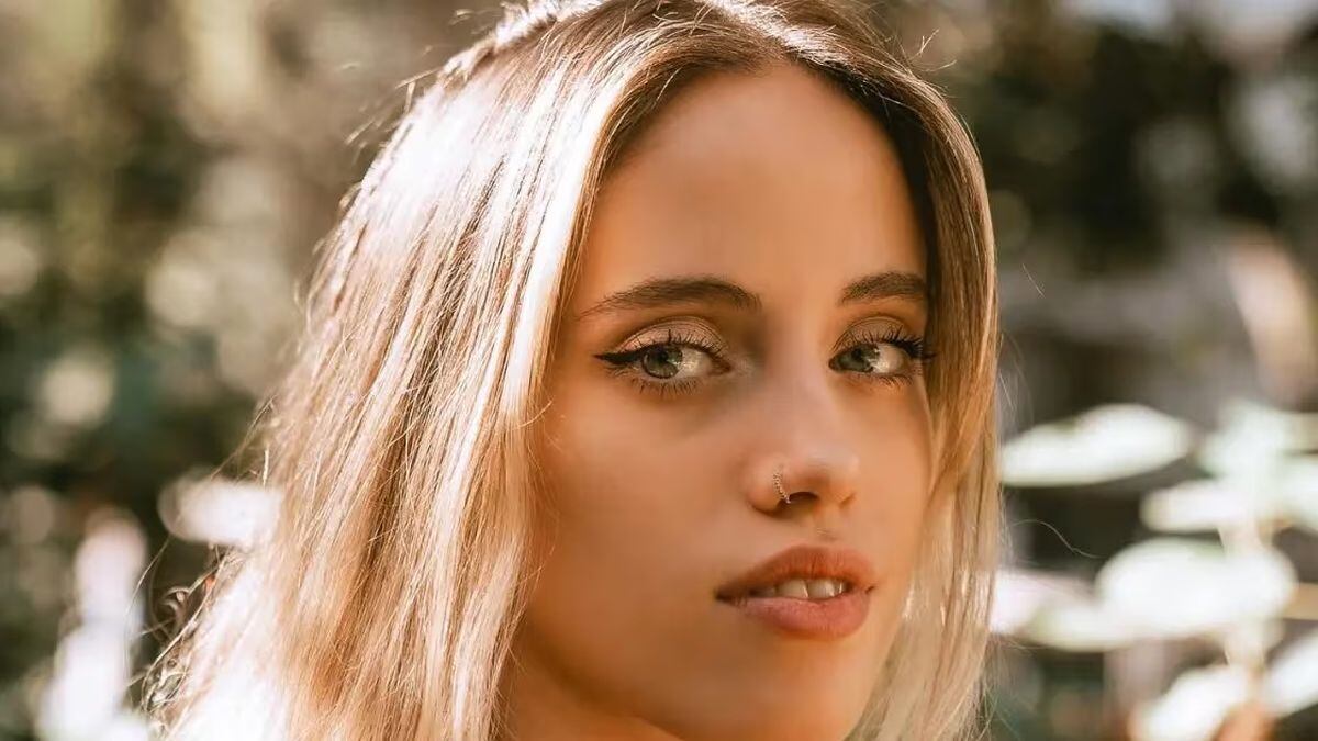 Denisse de Gran Hermano cautivó con un look nude y metalizado