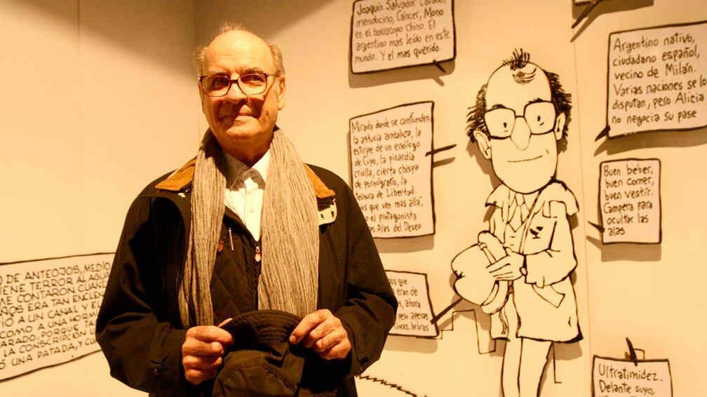 Quino en una de sus exposiciones en Córdoba.