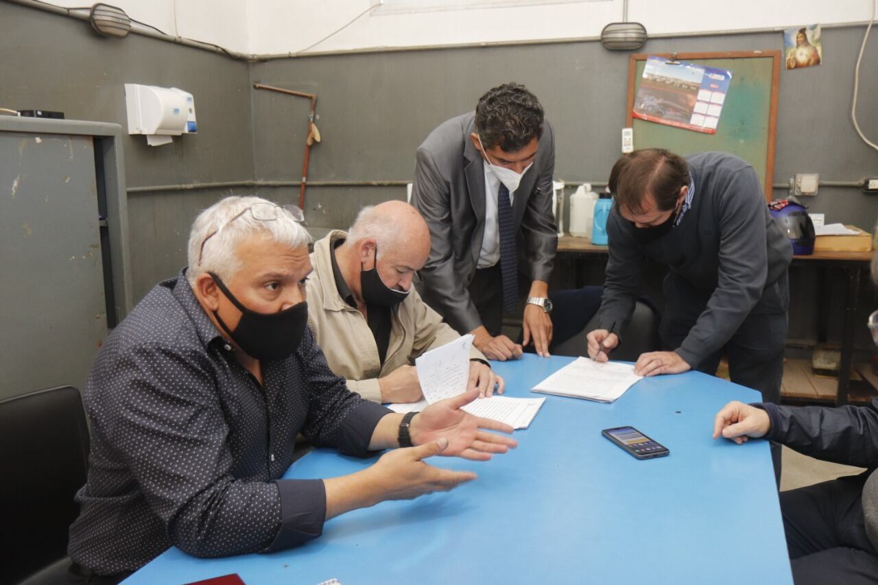 Traspaso formal y oficial del servicio de agua potable en manos del Municipio de Villa Carlos Paz.