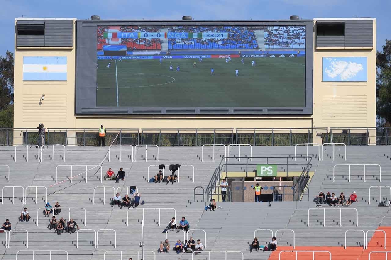 Futbol FIFA Mundial Sub 20 Italia vs. Nigeria en el Estadio Malvinas Argentinas en la provincia de Mendoza.
El tablero electrónico del estadio con la bandera Argentina y las Islas Malvinas
Foto: José Gutierrez / Los Andes