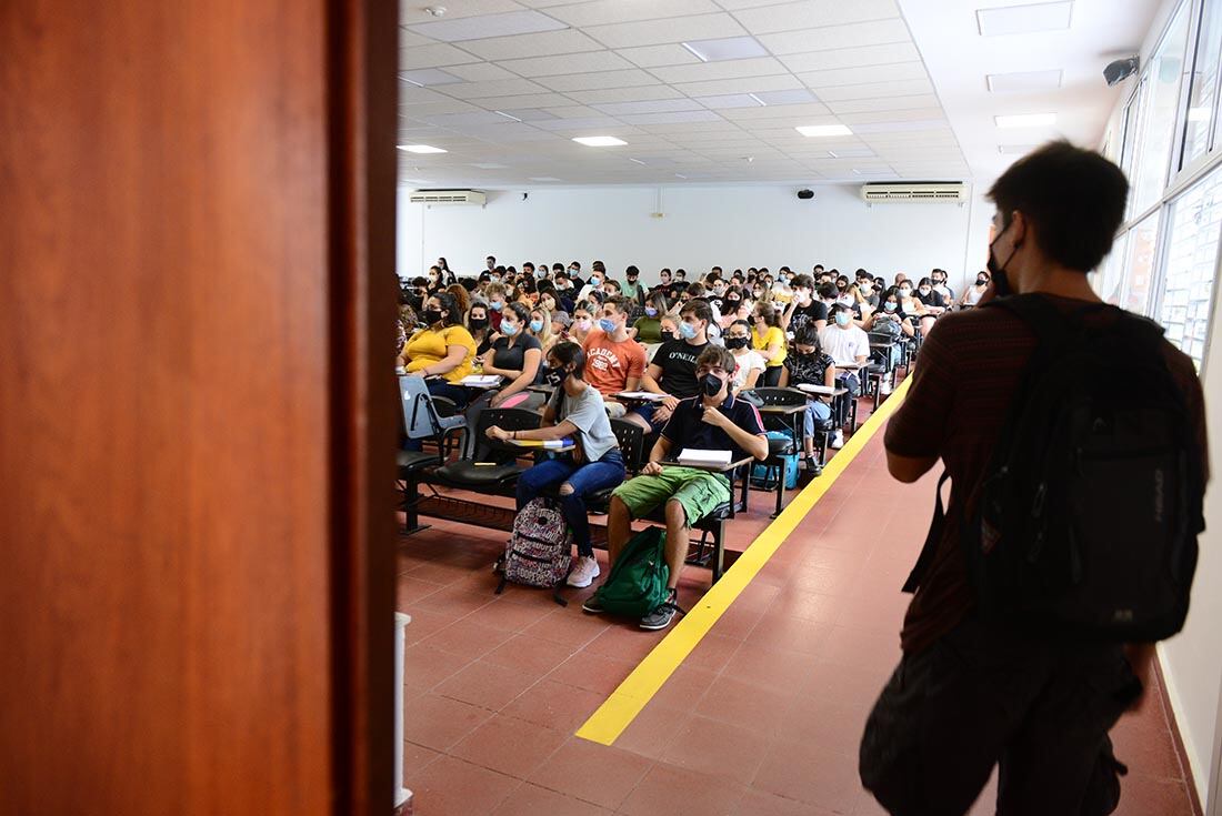 Cursado presencial en universidades de Estados Unidos.