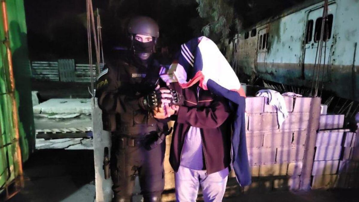Córdoba: desbarataron dos puntos de venta de drogas a 50 metros de distancia