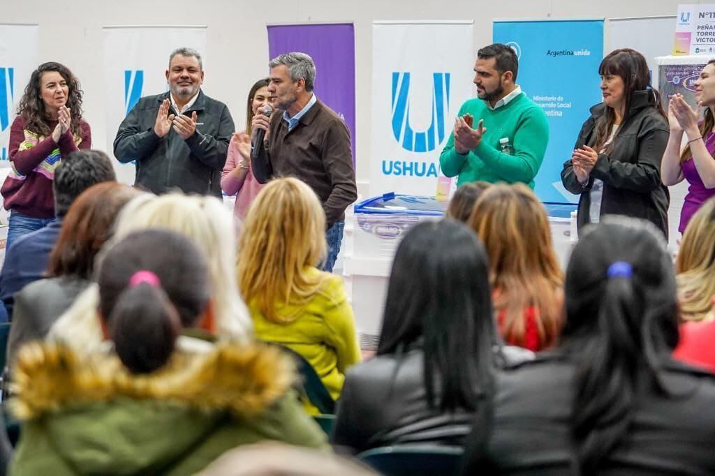 El ministro Zabaleta resaltó el trabajo en conjunto con la Municipalidad de Ushuaia y el trabajo de las mujeres emprendedoras de Ushuaia.