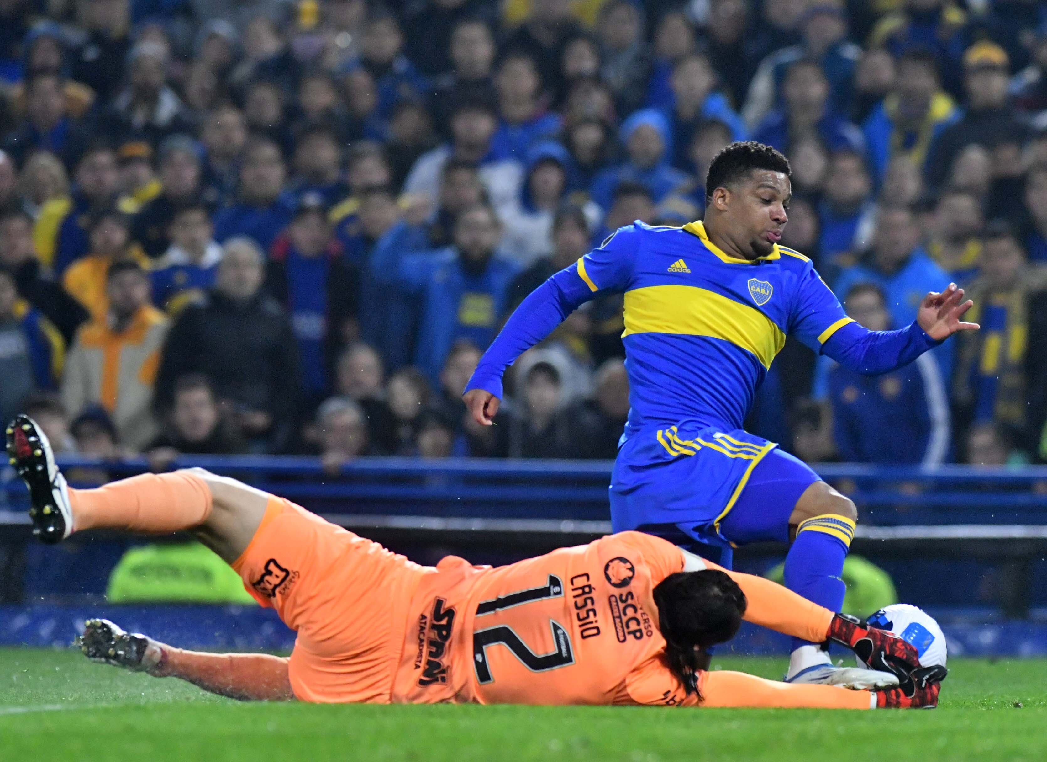 Frank Fabra, lateral de Boca, en el partido ante Corinthinas. (AP)