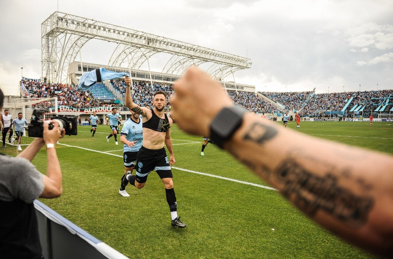 Joaquín Susvielles entró a los 20 minutos del segundo tiempo, y a los 38 marcó el gol que aseguró el campeonato de Belgrano. (Federico López Claro / La Voz / Enviado especial a San Nicolás)