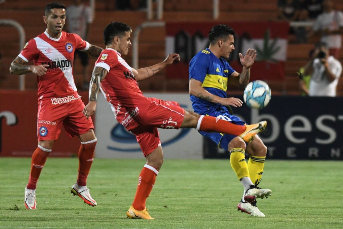 Copa Argentina: el gol anulado que desató las quejas de Argentinos Juniors y la expulsión de Gabriel Milito