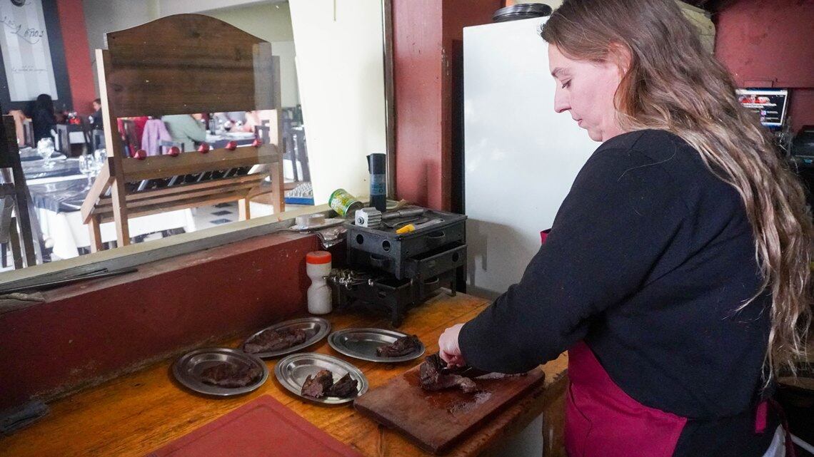 Betiana Villa, la asadora de Alvear que representará a Mendoza en el Campeonato Federal del Asado.